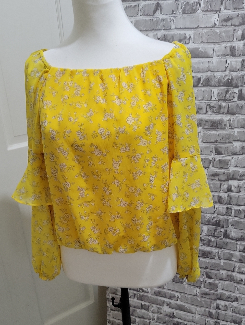 Banana Republic Yellow Floral Off-Shoulder Blouse with Tiered Bell Sleeves Sz S